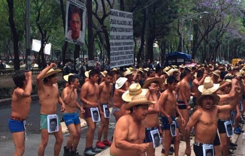 ¡Desnudos en la calle! Protesta en México contra la corrupción de políticos