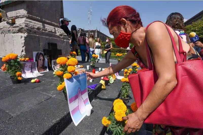 Ofrenda a víctimas de transfeminicidio en la CDMX