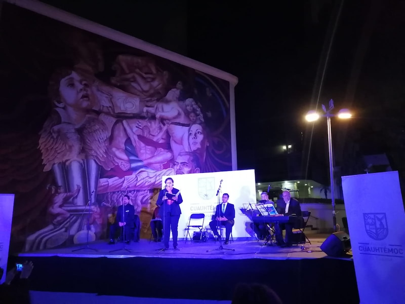 Concierto de música en vivo en el zócalo de la ciudad de México