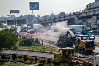Edomex garantiza avance acelerado en reconstrucción del Periférico Norte; 40 máquinas trabajan sin interrupciones 