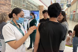 Vacunación contra el sarampión moviliza a familias en Sinaloa