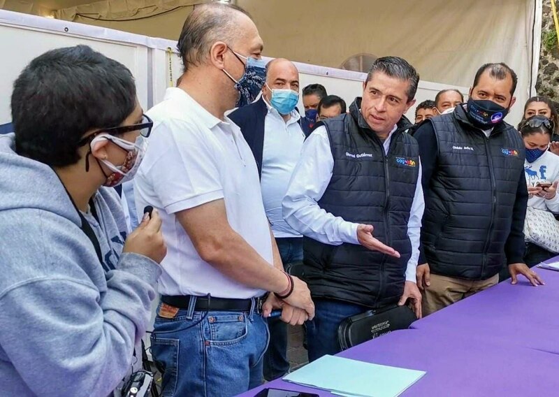 El presidente municipal de Querétaro, Luis Nava, encabeza la entrega de apoyos a personas con discapacidad