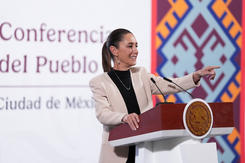 Durante la conferencia de prensa mañanera, la presidenta Sheinbaum dijo que se avanza en un acuerdo voluntario con concesionarios gasolineros, para que el precio por litro sea de 24 pesos