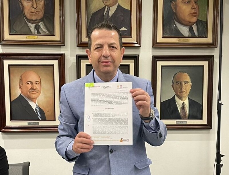 El presidente municipal de Querétaro, Luis Nava, firma un convenio de colaboración con la Universidad Autónoma de Querétaro (UAQ).