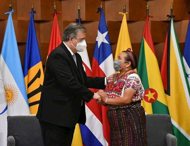 Ministra de Guatemala juramenta ante el presidente Alejandro Giammattei