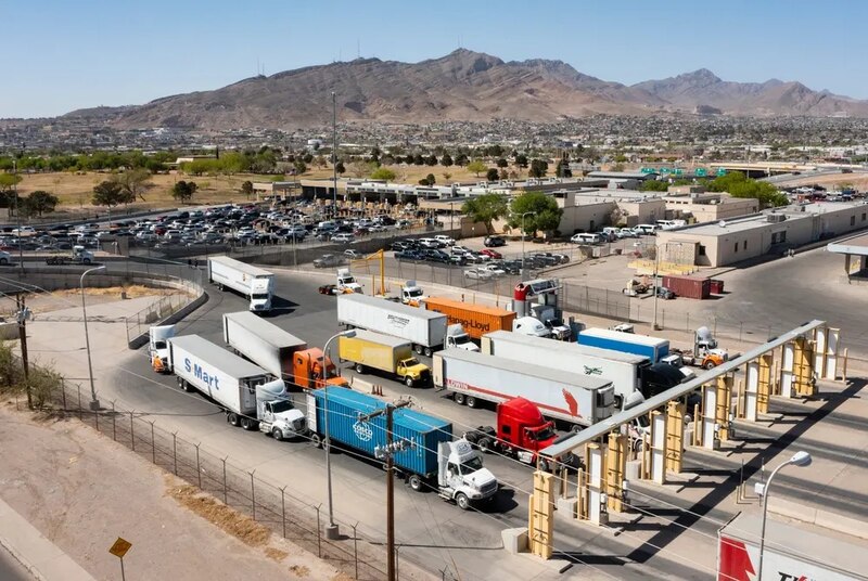 Tráfico en la frontera entre Estados Unidos y México