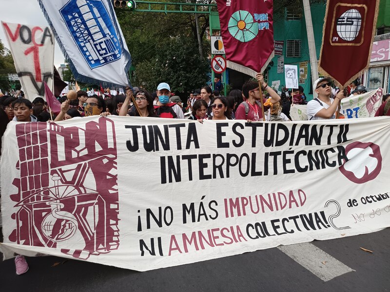 Estudiantes del IPN exigen justicia y castigo a los responsables de la tragedia de la Línea 12 del Metro de la Ciudad de México.