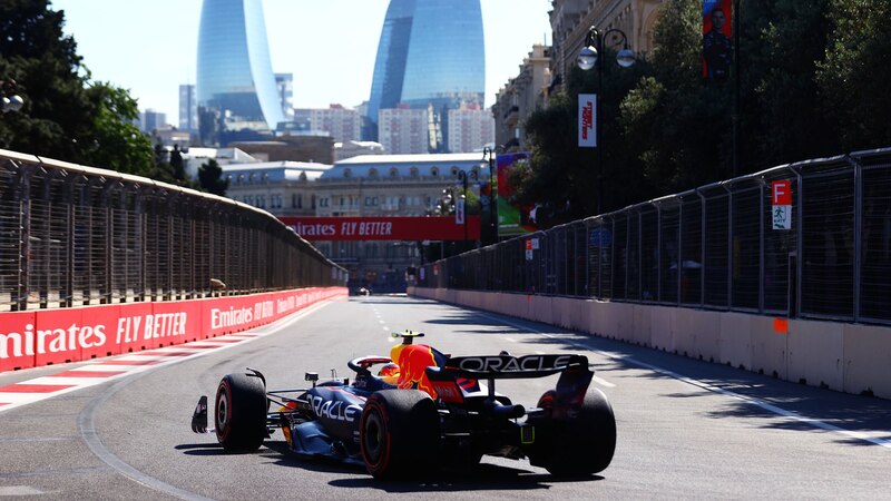 El piloto de Red Bull, Sergio Pérez, lidera el Gran Premio de Azerbaiyán 2022