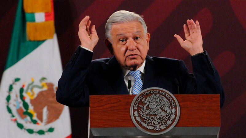 El presidente Andrés Manuel López Obrador da un discurso en el Palacio Nacional.