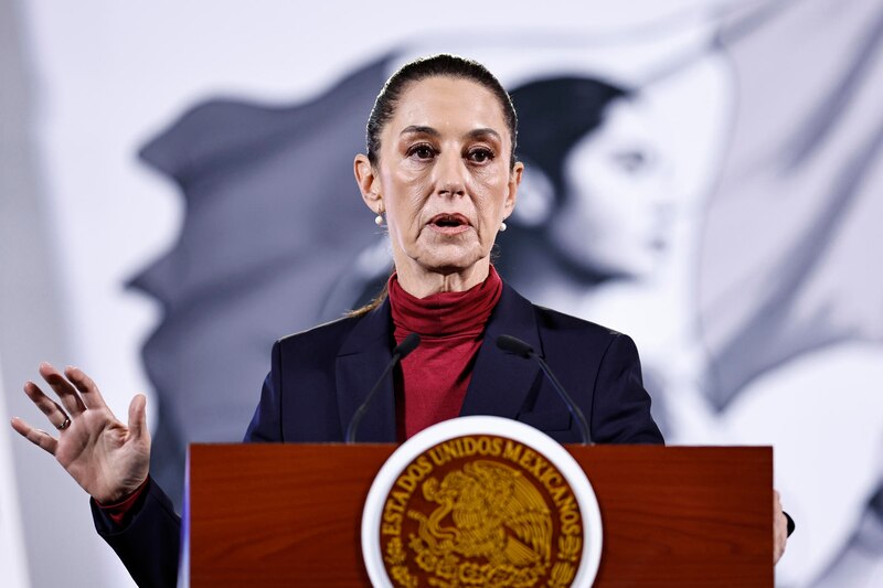 La presidenta de México, Claudia Sheinbaum, habla durante una rueda de prensa este lunes, en el Palacio Nacional de Ciudad de México.