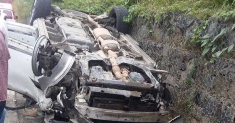 Accidente de coche en la carretera