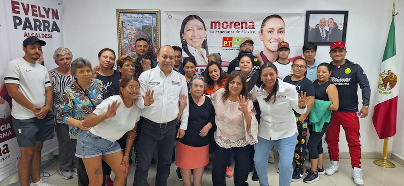Evelyn Parra, candidata de Morena a la alcaldía de Iztapalapa, se reúne con vecinos de la demarcación