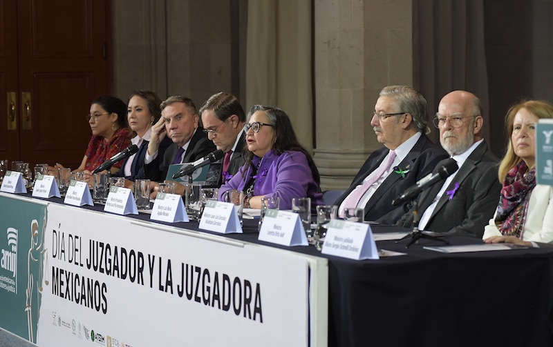 Mesa redonda sobre el Día del Juzgador y la Jueza Mexicana