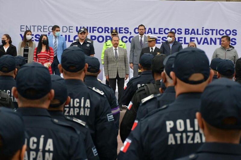 Entrega de uniformes y chalecos balísticos a policías de Zapopan