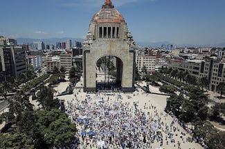 Convivencia en el Monumento a la Revolución deriva en caos, lesionados y detenciones