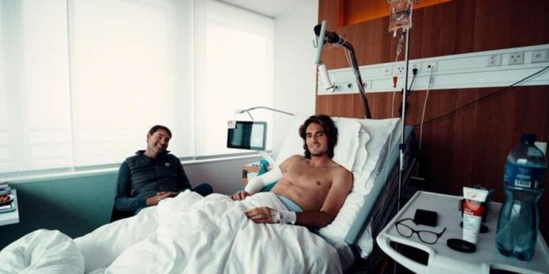 Rafael Nadal se recupera de una lesión en el hospital