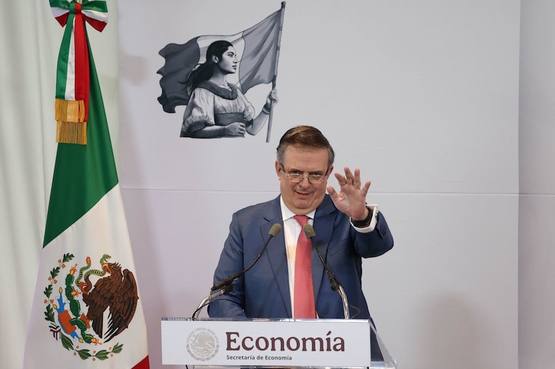 Marcelo Ebrard Casaubón, secretario de Economía, durante el evento “Impulsando la Creatividad y el Futuro de México, en el marco del Premio IMPI a la Innovación Mexicana 2025.
