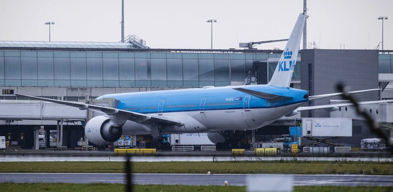 Un avión de KLM en el aeropuerto