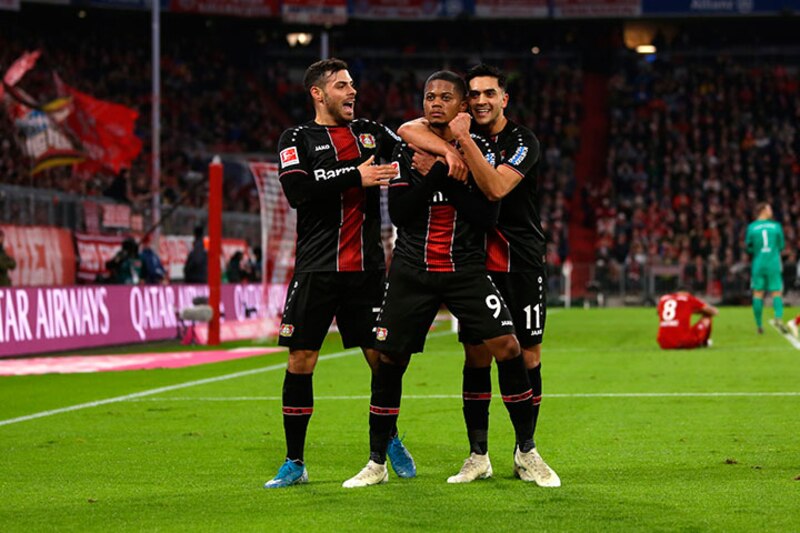 Jugadores del Bayer Leverkusen celebran un gol