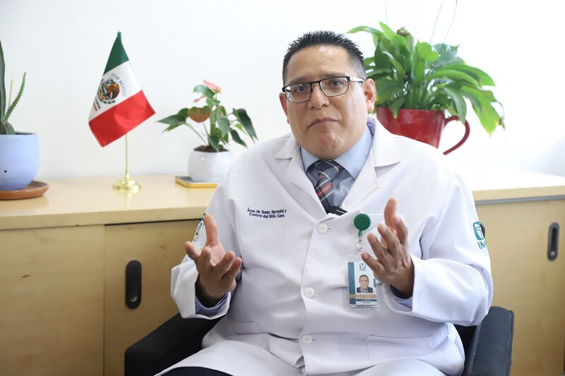 El Dr. Vladimir Carmona Sierra, médico del IMSS, habla sobre la importancia de la tamización neonatal.