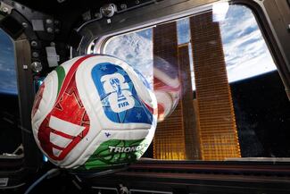 La NASA envía el balón oficial del Mundial al espacio