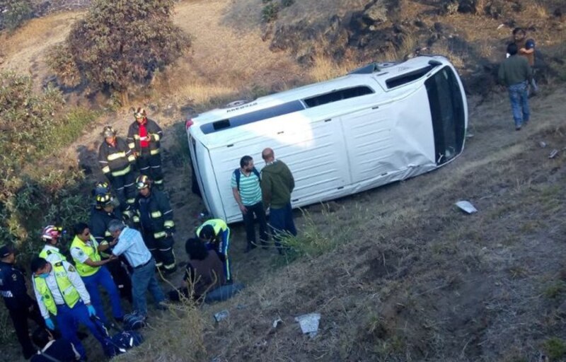 Accidente de autobús en carretera deja varios heridos