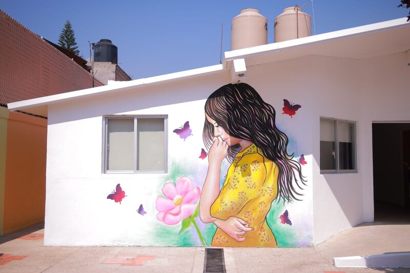 Niña con flor