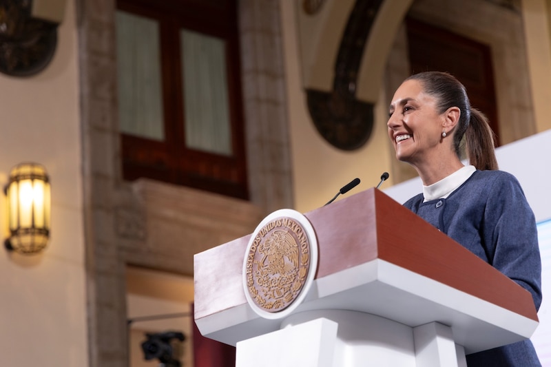 La Presidenta Sheinbaum señaló que hay opciones saludables para que se vendan en las cooperativas escolares, a partir del 29 de marzo, cuando sale la comida chatarra de las escuelas