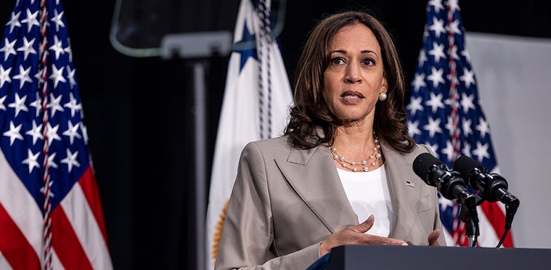 La vicepresidenta Kamala Harris pronuncia un discurso.