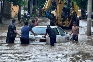 Tormenta tropical Raymond pone bajo el agua algunos puntos de Guerrero 