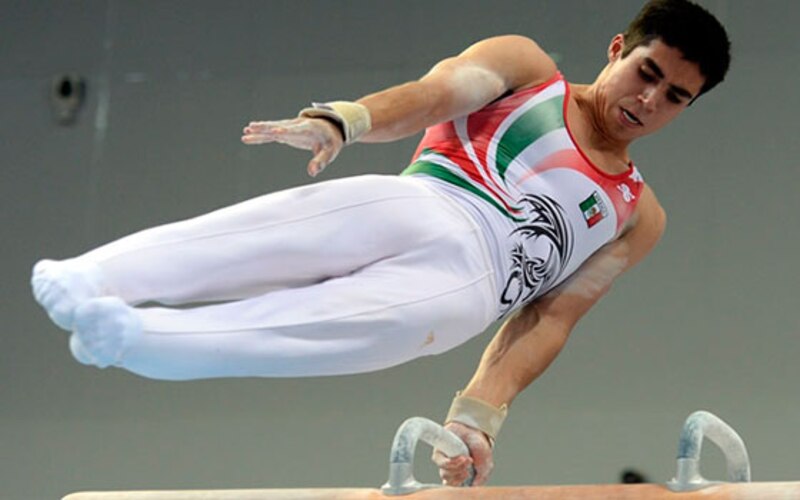 Gimnasta mexicano en los anillos