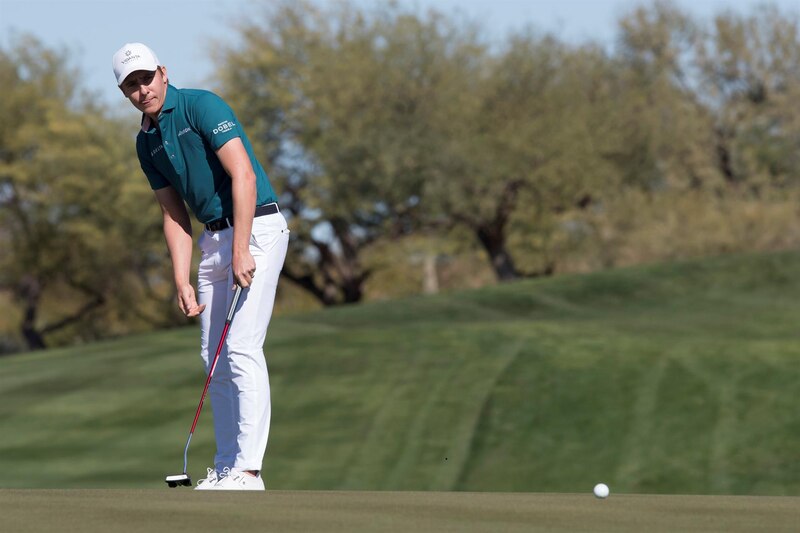 El golfista Jon Rahm en acción durante el torneo Waste Management Phoenix Open 2023.