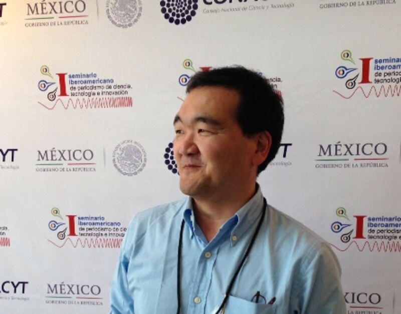 Investigador japonés en el Seminario Iberoamericano de Periodismo de Ciencia, Tecnología e Innovación