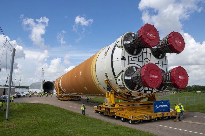 Cohete de la NASA en la plataforma de lanzamiento