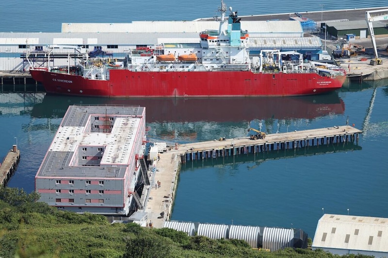 Buque oceanográfico atracado en el puerto