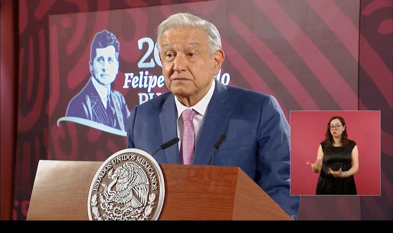 El presidente Andrés Manuel López Obrador da un discurso en la ceremonia del 106 aniversario de la Revolución Mexicana.