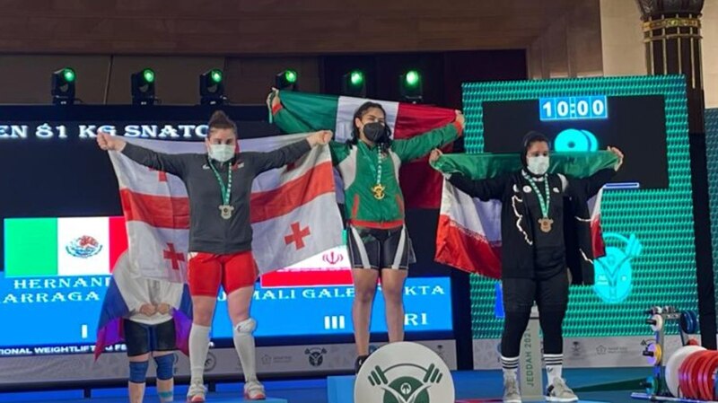 Podio de la categoría de 81 kg en el Campeonato Mundial de Halterofilia de 2021