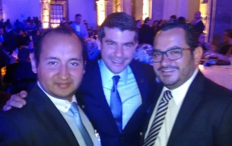 Reunión de empresarios en un evento de networking