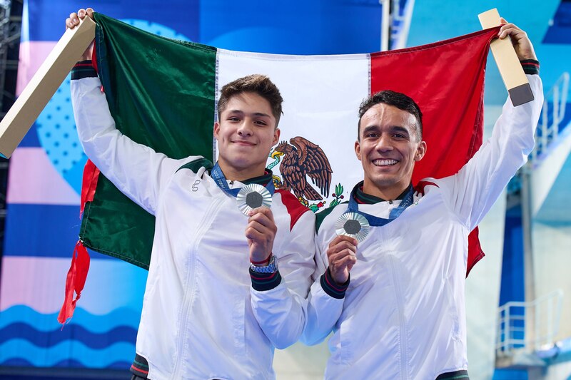 ¡México en lo más alto! Yahel Castillo y Juan Celaya se cuelgan la medalla de plata en clavados sincronizados