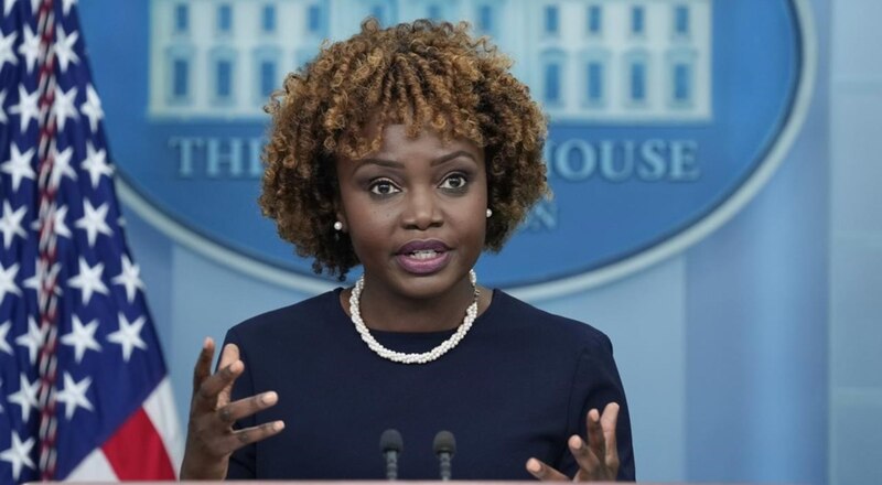 La Secretaria de Prensa de la Casa Blanca, Karine Jean-Pierre, durante una rueda de prensa.