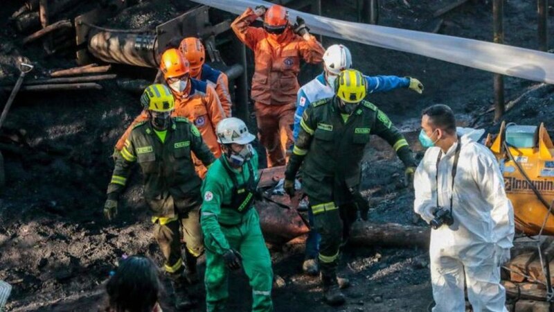 Rescatistas buscan sobrevivientes tras explosión en mina de carbón