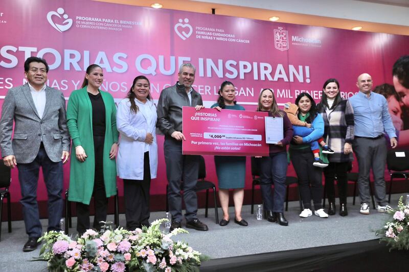 Title: Familias cuidadoras de niños con cáncer reciben apoyo económico en Michoacán