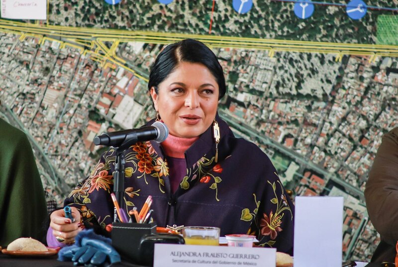 La Secretaria de Cultura de Guerrero, Alejandra Frausto, en una conferencia de prensa.
