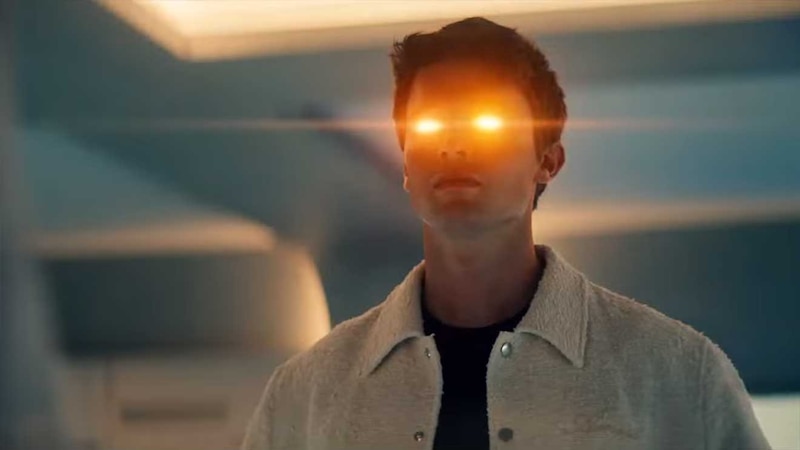Hombre con ojos láser