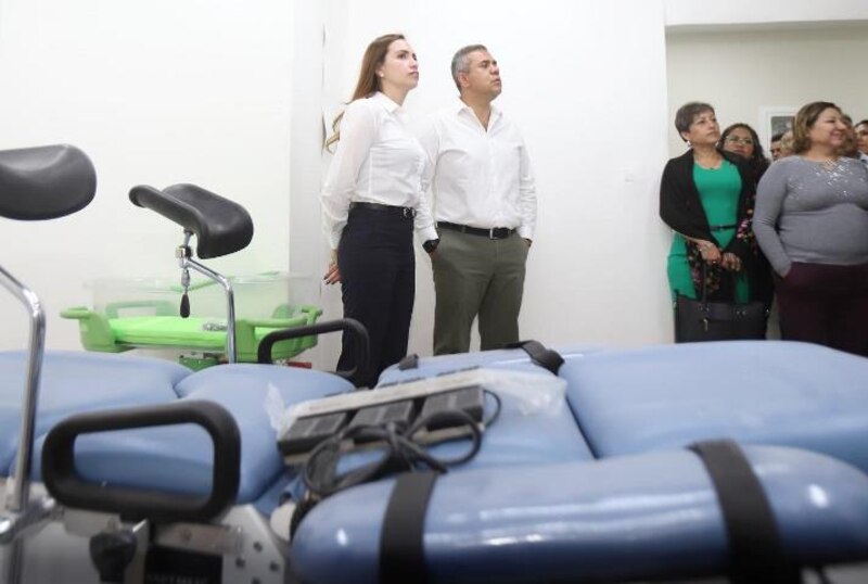 Funcionarios de salud inauguran nueva sala de partos en el Hospital General de la Ciudad de México