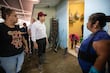 Delgado acude a escuelas afectadas por lluvias para garantizar clases seguras