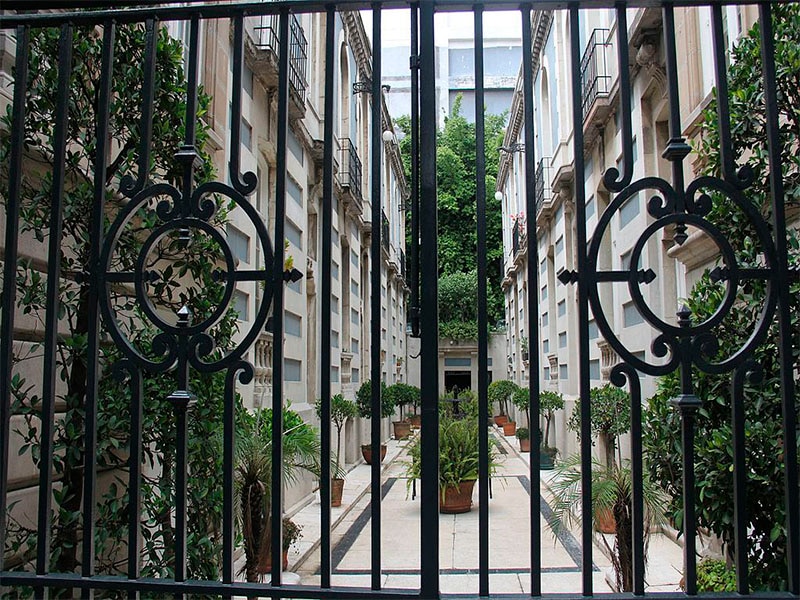 Un hermoso patio interior en España