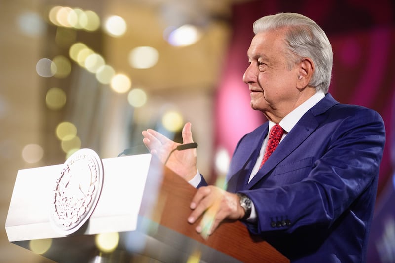 El presidente Andrés Manuel López Obrador da un discurso.