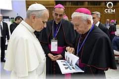 La crisis de desaparecidos llega al Vaticano; Episcopado entrega libro al papa León XIV