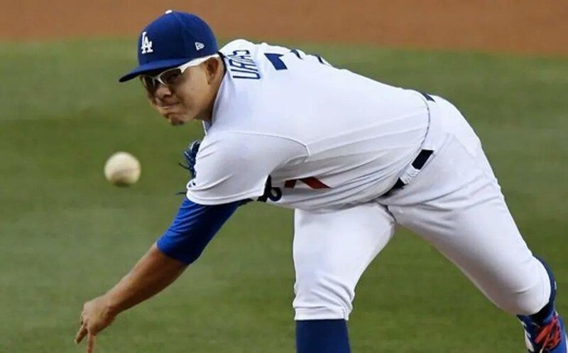 Clayton Kershaw poncha a un bateador en el juego de ayer